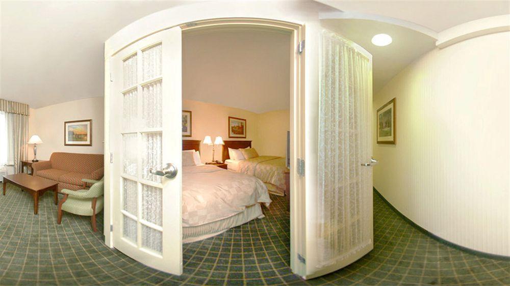 Clarion Hotel & Suites Hamden-New Haven Экстерьер фото