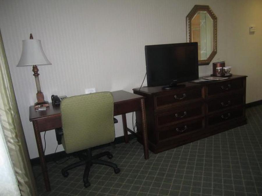Clarion Hotel & Suites Hamden-New Haven Экстерьер фото