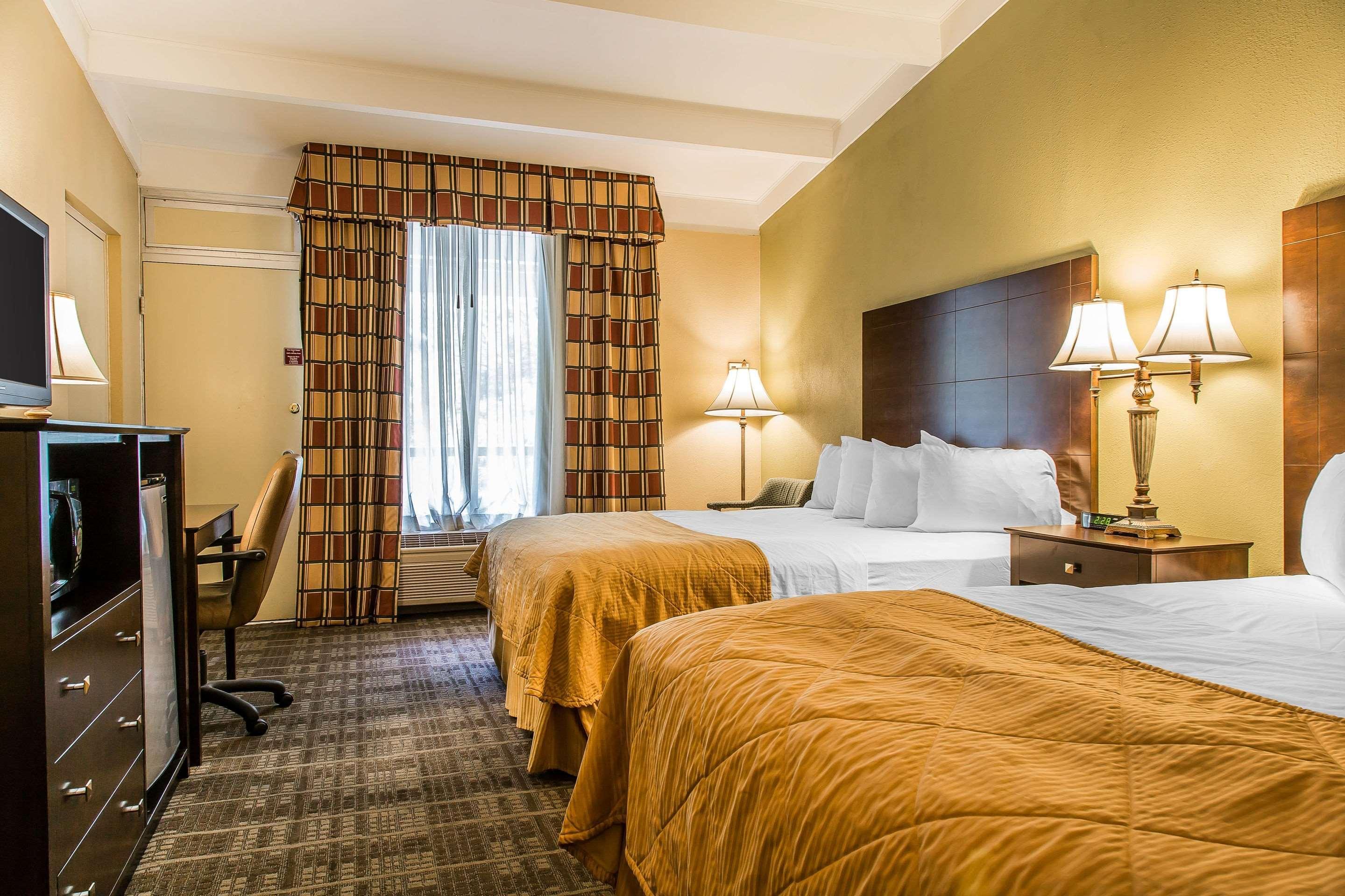 Clarion Hotel & Suites Hamden-New Haven Экстерьер фото