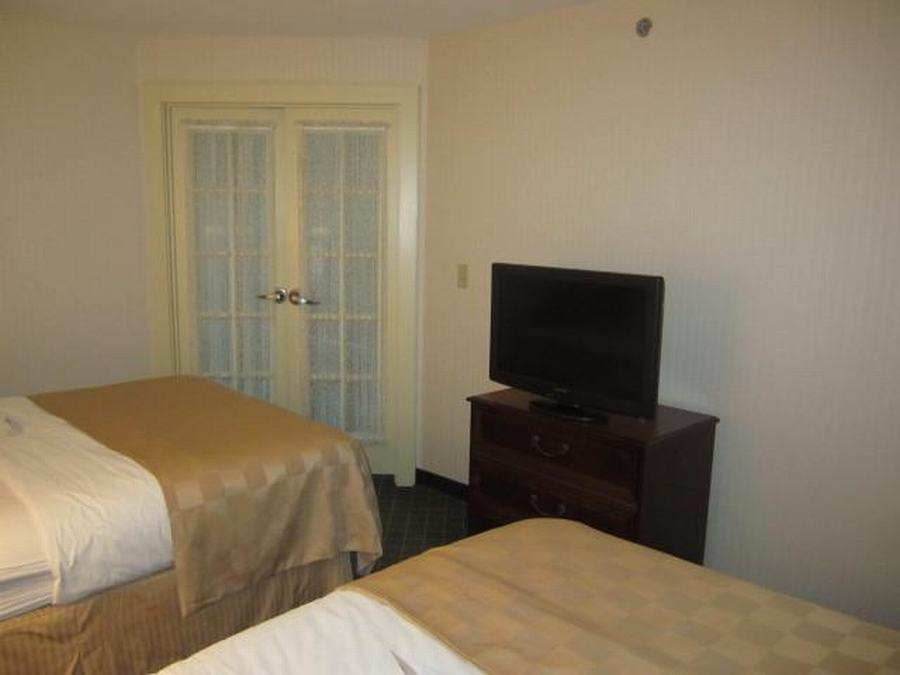 Clarion Hotel & Suites Hamden-New Haven Экстерьер фото