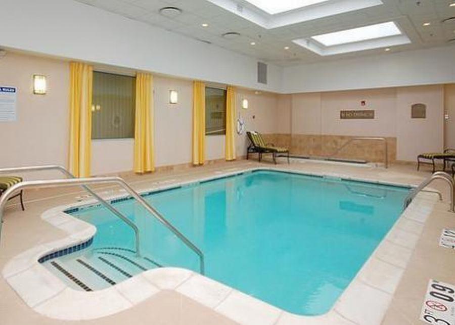 Clarion Hotel & Suites Hamden-New Haven Экстерьер фото