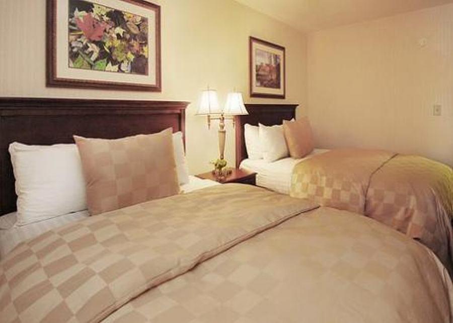 Clarion Hotel & Suites Hamden-New Haven Экстерьер фото