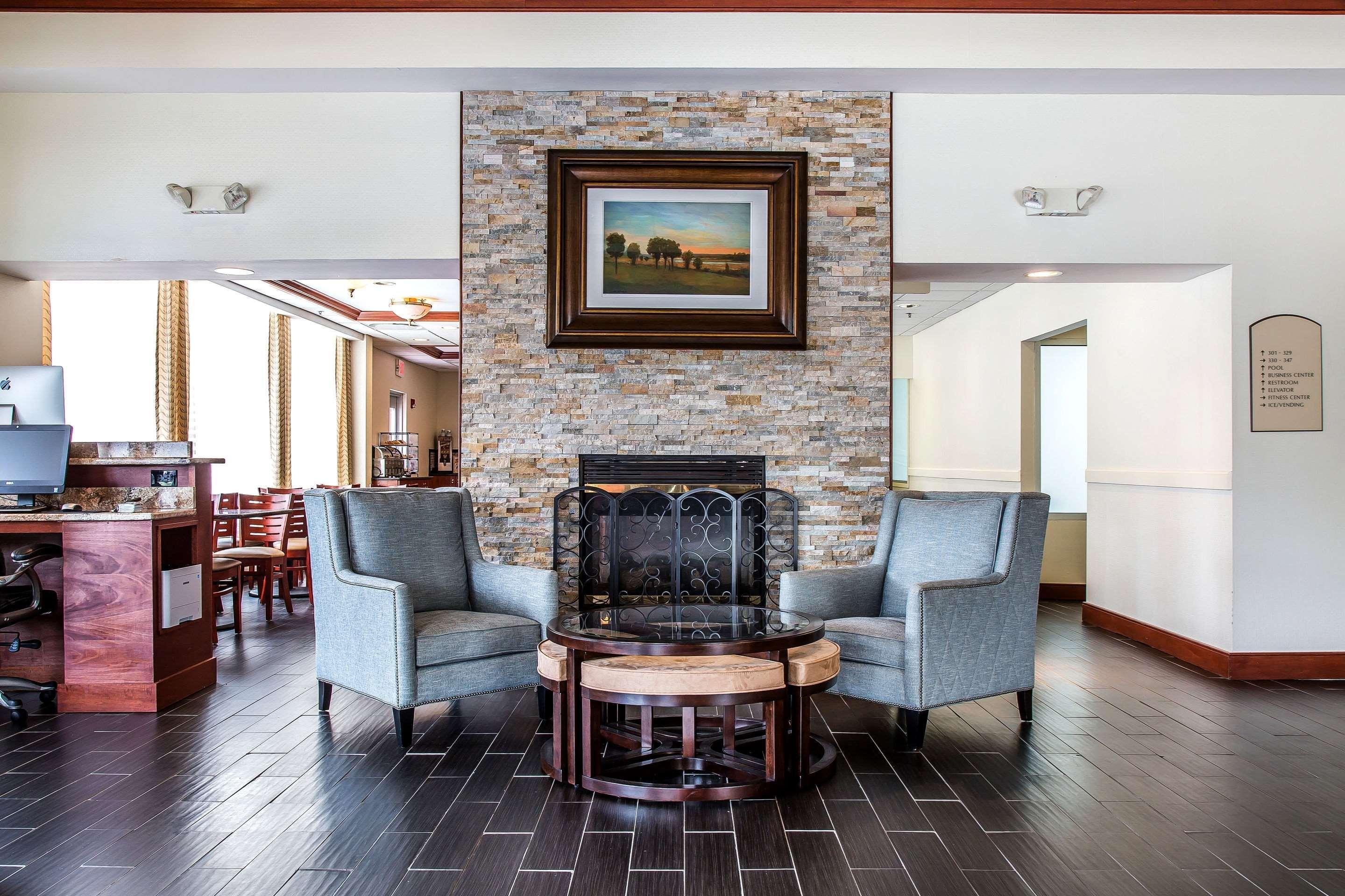 Clarion Hotel & Suites Hamden-New Haven Экстерьер фото