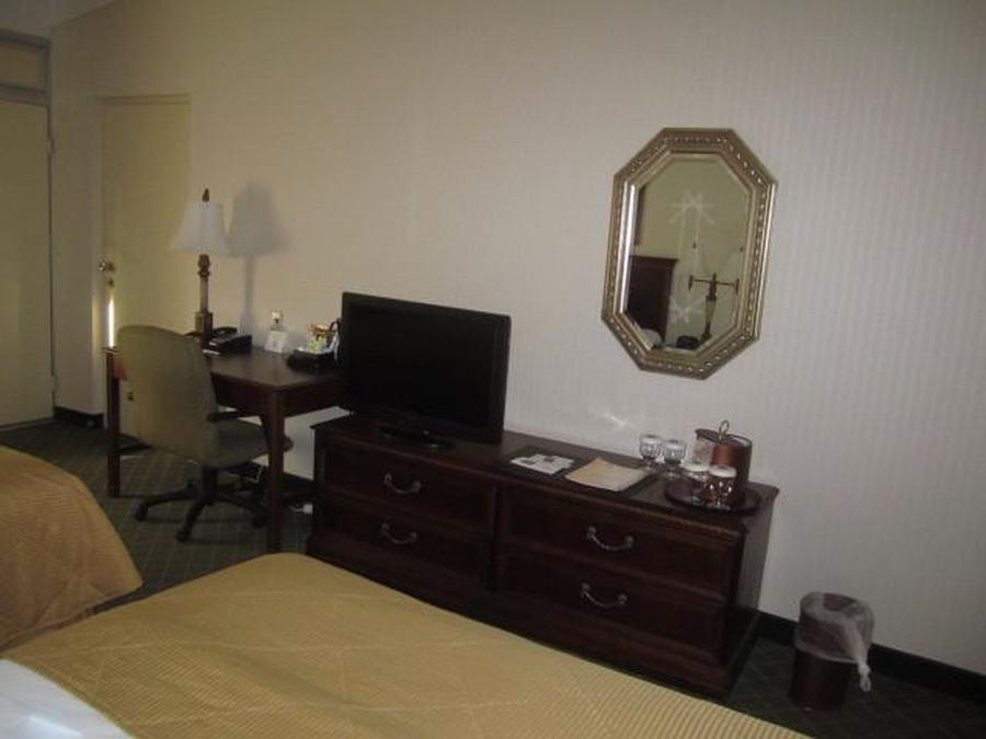 Clarion Hotel & Suites Hamden-New Haven Экстерьер фото