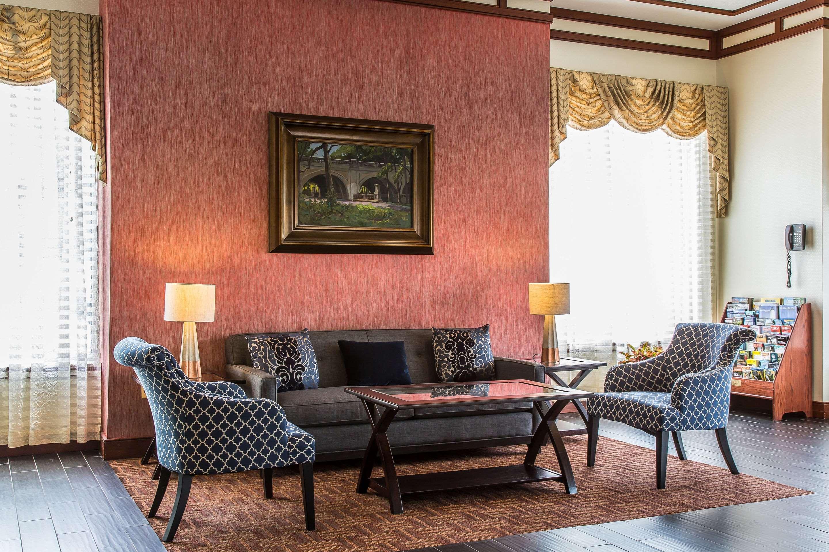 Clarion Hotel & Suites Hamden-New Haven Экстерьер фото