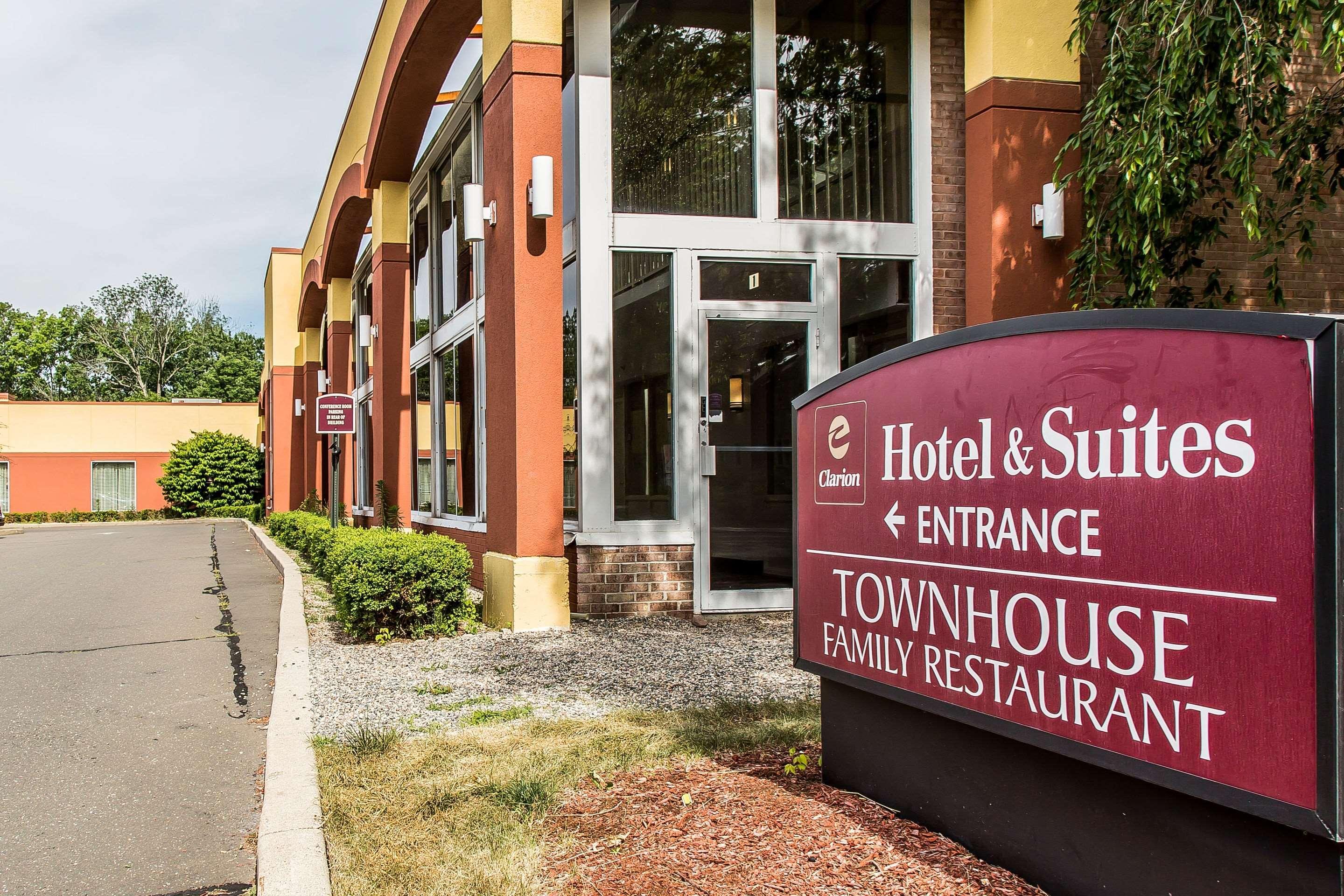 Clarion Hotel & Suites Hamden-New Haven Экстерьер фото